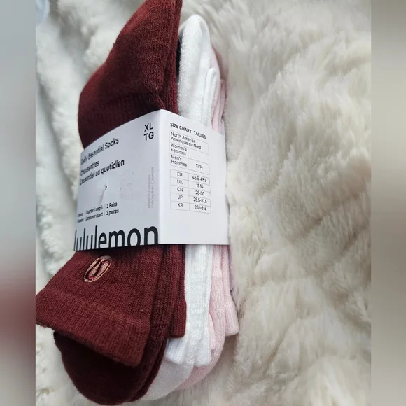 NWT Lululemon Daily Essential Quarter Socks 3 Pack Rockwood/White/Pink $38 Sz XL - Picture 2 of 10